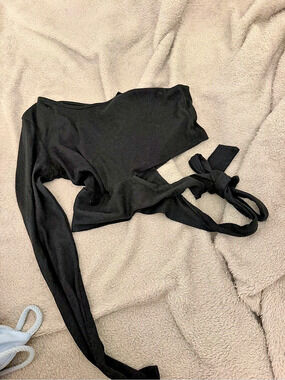 Windsor black ribbed long sleeve crop top